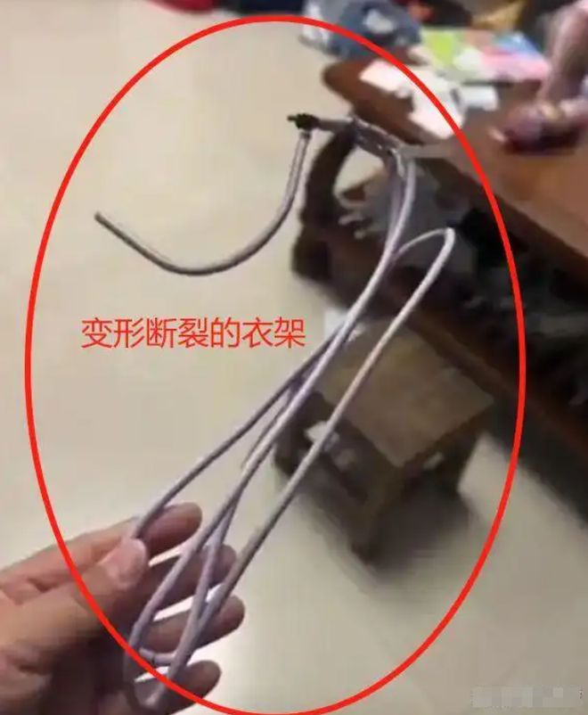 家长群令人窒息的7分钟要求老师放弃周微AG旗舰赞助马竞联赛“衣架都打变形了”(图4)
