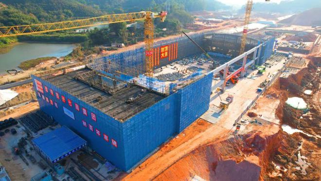 新兴南站混凝土主体结构顺利封顶凯发k8国际娱乐首选广湛高铁(图3)