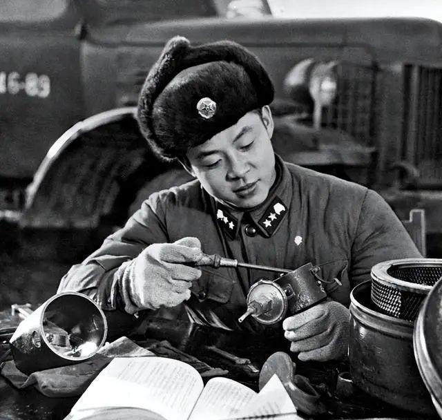1年后鉴定人披露事故发生的详情惹人泪目凯发k8国际1962年雷锋因公牺牲4(图4)